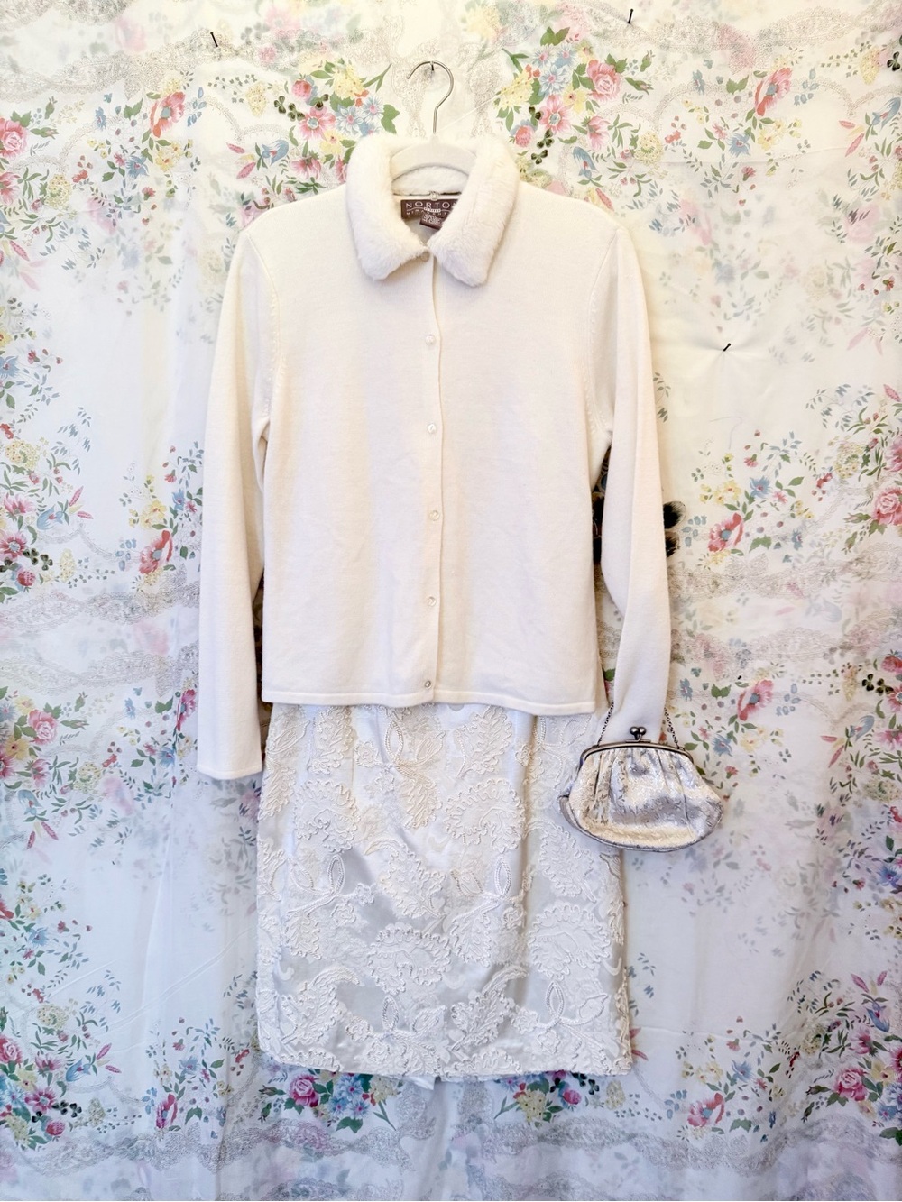 Carmen Marc Valvo Vintage Cream Embroidered Pencil Skirt